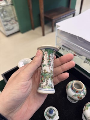 Lot 39 - A Chinese wucai 'squirrel and grapes' miniature garniture set, Transitional period