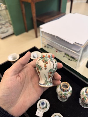 Lot 39 - A Chinese wucai 'squirrel and grapes' miniature garniture set, Transitional period