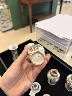 Lot 39 - A Chinese wucai 'squirrel and grapes' miniature garniture set, Transitional period