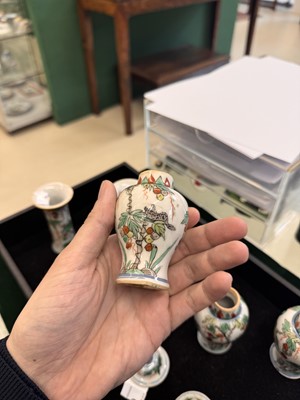 Lot 39 - A Chinese wucai 'squirrel and grapes' miniature garniture set, Transitional period