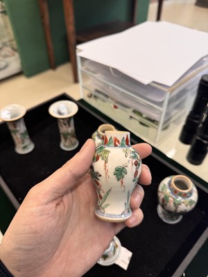Lot 39 - A Chinese wucai 'squirrel and grapes' miniature garniture set, Transitional period