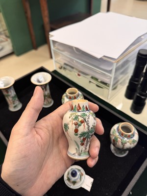 Lot 39 - A Chinese wucai 'squirrel and grapes' miniature garniture set, Transitional period