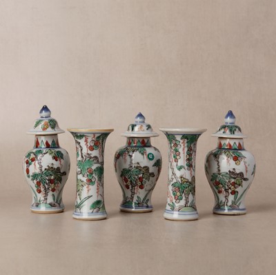 Lot 39 - A Chinese wucai 'squirrel and grapes' miniature garniture set, Transitional period