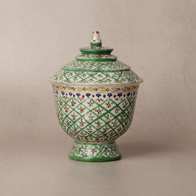 Lot 171 - A rare Chinese Thai market Bencharong export 'floral' jar and cover, Qing dynasty, 19th century