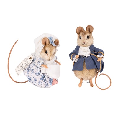 Lot 224 - A boxed pair of Beatrix Potter mice by R John Wright, comprising of Lady Mouse and Gentleman Mouse