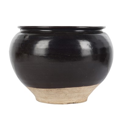Lot 279 - A large Chinese Cizhou black-glazed jar, Song dynasty