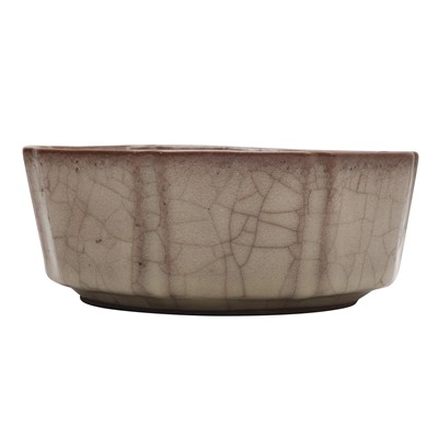 Lot 700 - A Chinese Guan-style crackle-glazed basin, 20th century
