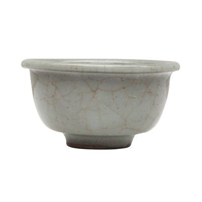 Lot 701 - A Chinese Guan-style crackle-glazed cup, 20th century