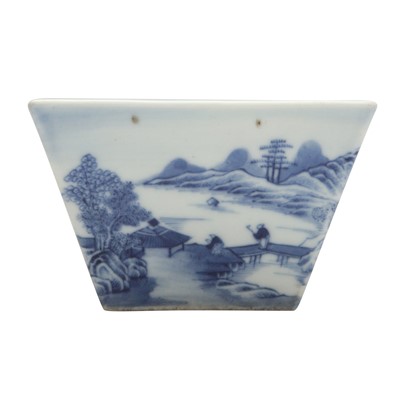 Lot 352 - A Chinese blue and white square-form bowl, Qing dynasty, shu qu zi zhi mark