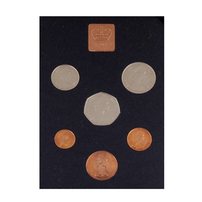 Lot 359 - A collection of coins