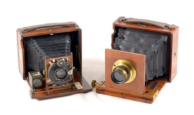 Lot 202 - Lizars Challenge 4 1/4" x 3 1/2" Folding Plate Camera.