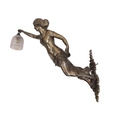 Lot 293 - An Art Nouveau figural wall light