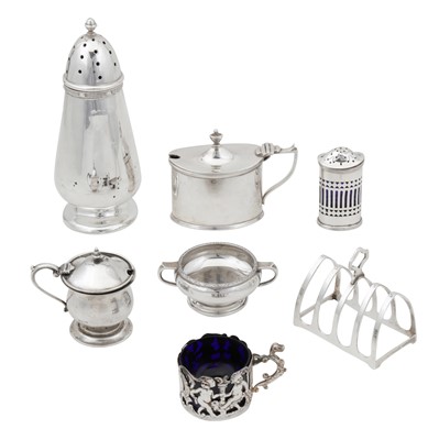 Lot 502 - A mixed group of sterling silver