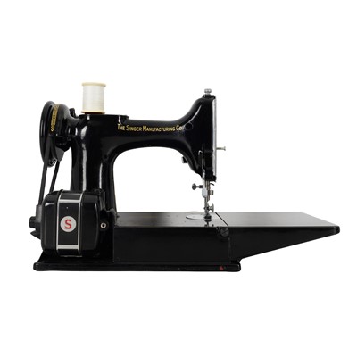 Lot 418 - A Singer 221k1 portable electric sewing machine