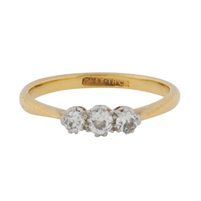 Lot 39 - A diamond three stone ring 18ct