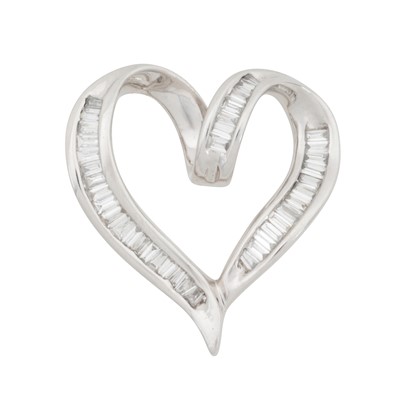Lot 326 - A diamond heart pendant