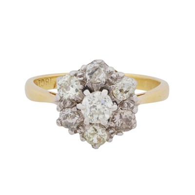 Lot 115 - A diamond cluster ring