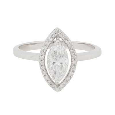 Lot 343 - A diamond ring