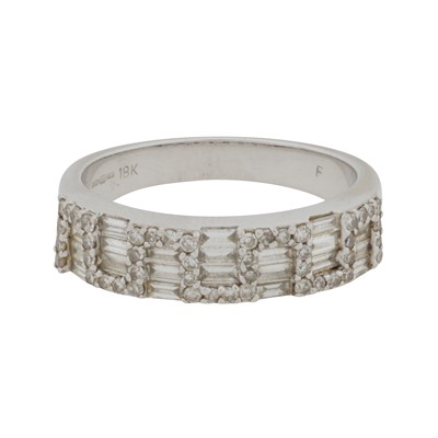 Lot 103 - A diamond ring