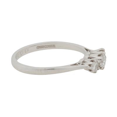 Lot 27 - A diamond three stone ring