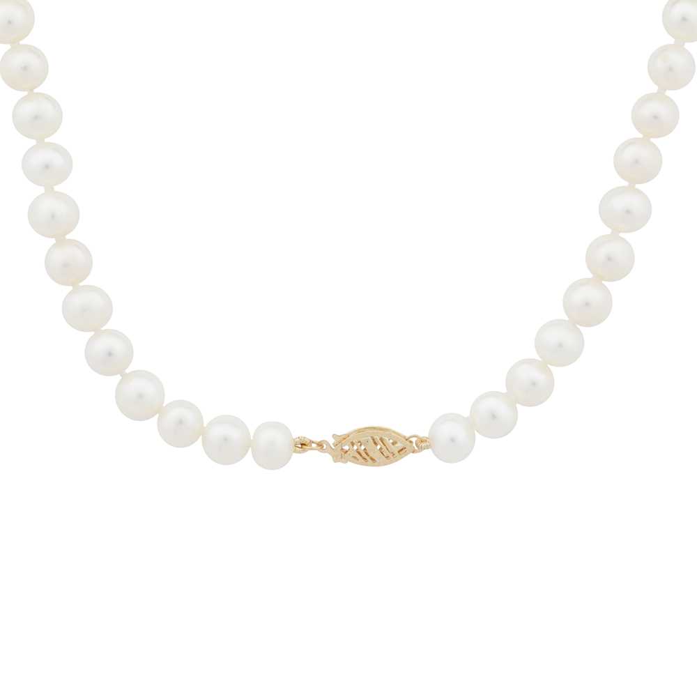 Lot 60 - A single strand pearl necklace