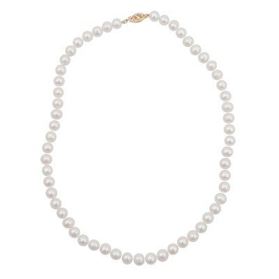Lot 60 - A single strand pearl necklace
