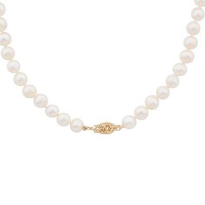 Lot 70 - A single strand pearl necklace