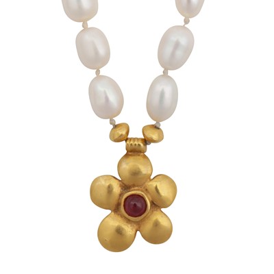 Lot 256 - A pearl and ruby flower pendant necklace