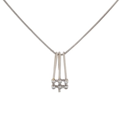 Lot 100 - A white sapphire pendant necklace