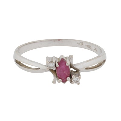 Lot 41 - A ruby and sapphire ring