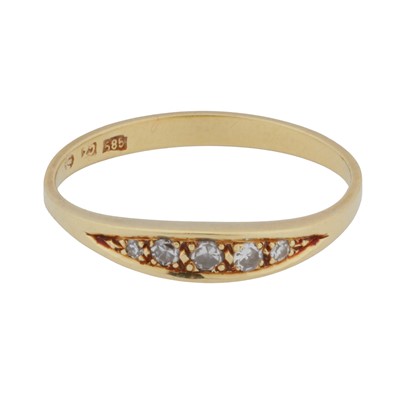 Lot 189 - A five-stone diamond ring