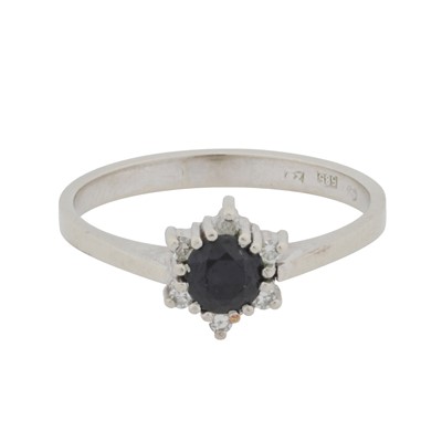 Lot 10 - A sapphire and white sapphire ring