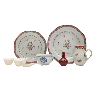 Lot 554 - A group of Chinese ceramics, 18th - 20th century