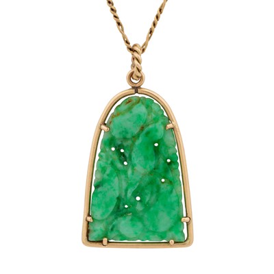 Lot 224 - A jade pendant necklace