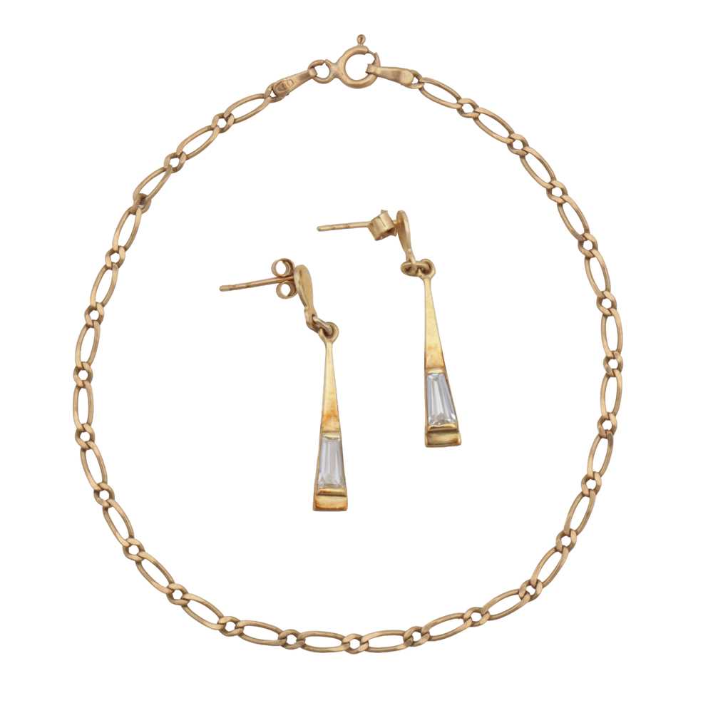 Lot 93 - A bracelet and a pair of earrings