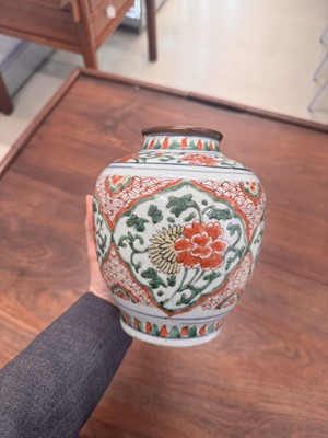 Lot 41 - A Chinese wucai 'phoenix' jar, Transitional period, 17th century