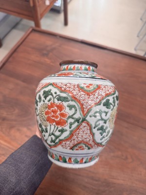 Lot 41 - A Chinese wucai 'phoenix' jar, Transitional period, 17th century