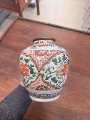 Lot 41 - A Chinese wucai 'phoenix' jar, Transitional period, 17th century