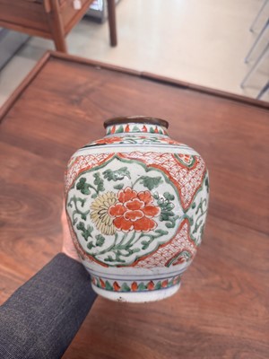 Lot 41 - A Chinese wucai 'phoenix' jar, Transitional period, 17th century