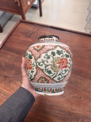 Lot 41 - A Chinese wucai 'phoenix' jar, Transitional period, 17th century