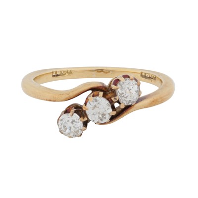 Lot 190 - A three stone diamond ring