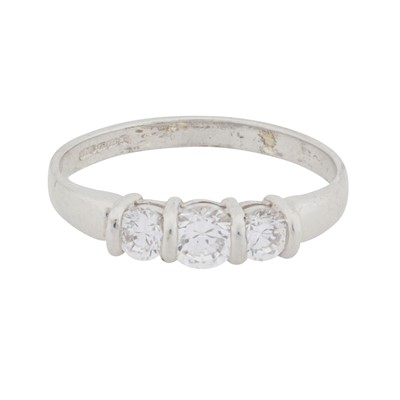 Lot 106 - A three-stone diamond simulant ring