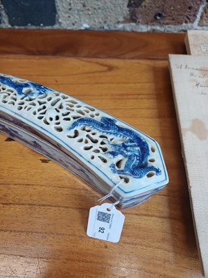 Lot 92 - A Chinese blue and white sceptre-shaped censer and cover, Qing dynasty, 18th-19th century