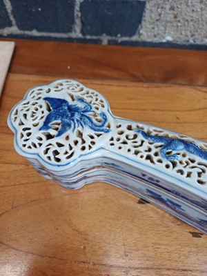 Lot 92 - A Chinese blue and white sceptre-shaped censer and cover, Qing dynasty, 18th-19th century