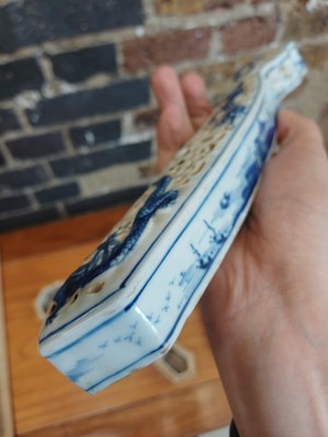 Lot 92 - A Chinese blue and white sceptre-shaped censer and cover, Qing dynasty, 18th-19th century
