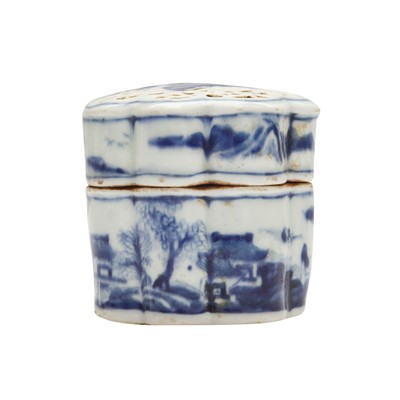 Lot 92 - A Chinese blue and white sceptre-shaped censer and cover, Qing dynasty, 18th-19th century