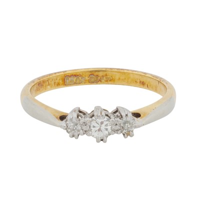 Lot 141 - A three stone diamond ring