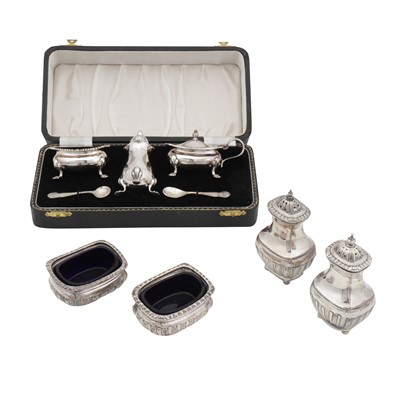 Lot 481 - A mixed group of Victorian and later sterling silver cruets