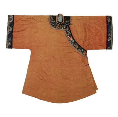 Lot 386 - A Chinese silk 'floral' robe, Qing dynasty