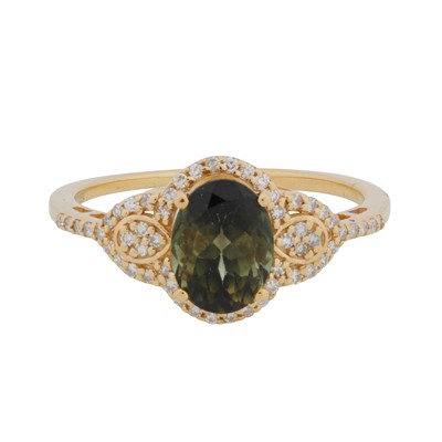 Lot 248 - A tourmaline and diamond ring